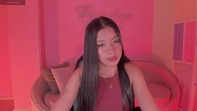 SophieHouston  online show from May 12, 2026, 3:14 am
