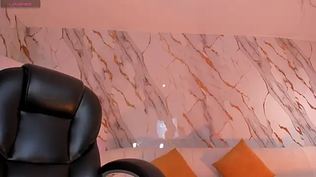 SophieHouston  online show from May 28, 2026, 4:10 am