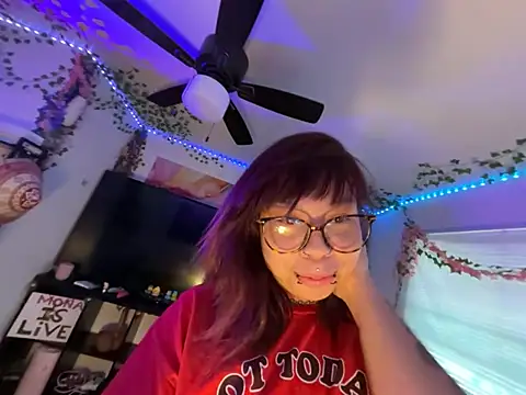 Snapshot of moan4mona chatting on May 28, 2026, 7:33 pm moan4mona online show from May 28, 2026, 7:33 pm