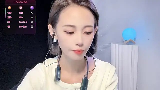 xiaoyue8888 online show from September 11, 2025, 1:06 am