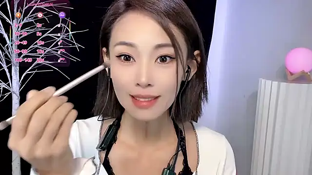 xiaoyue8888 online show from September 24, 2025, 1:09 am