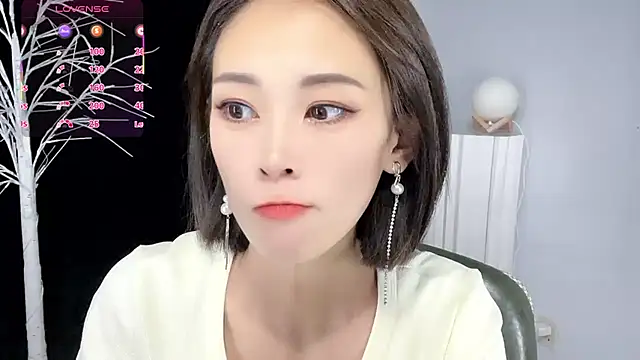 xiaoyue8888 online show from October 2, 2025, 2:29 am