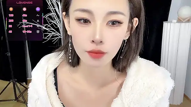 xiaoyue8888 online show from October 25, 2025, 2:30 am