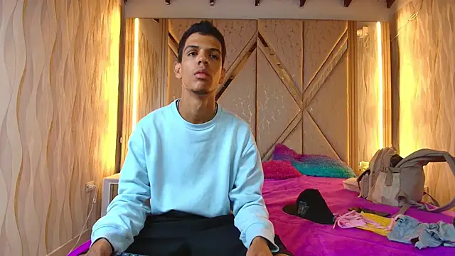 Hotcouple 222 online show from November 6, 2025, 7:31 am