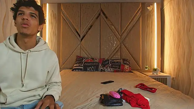 Hotcouple 222 online show from March 26, 2026, 7:25 am