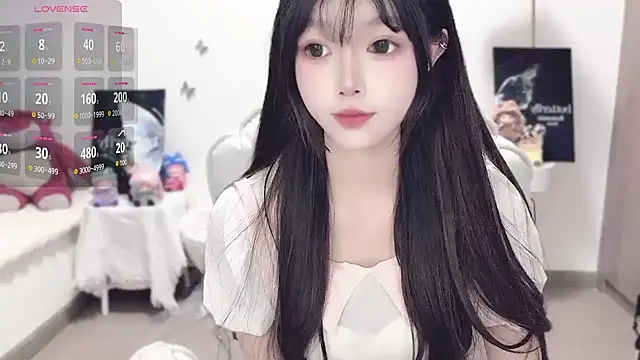 Snapshot of -EEBABY chatting on October 19, 2025, 10:43 pm -EEBABY online show from October 19, 2025, 10:43 pm