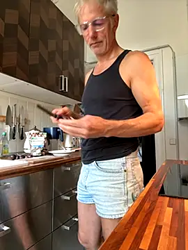 SexyLeon8 online show from September 21, 2025, 9:00 am