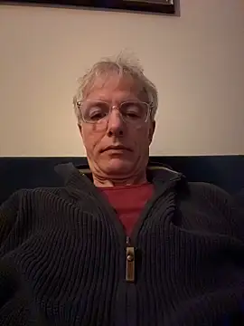 Snapshot of SexyLeon8 chatting on April 7, 2026, 8:20 pm SexyLeon8 online show from April 7, 2026, 8:20 pm