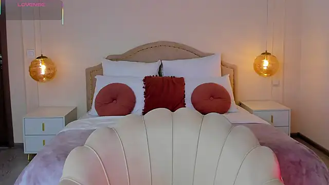 Snapshot of MilaMour chatting on February 6, 2026, 1:14 pm MilaMour online show from February 6, 2026, 1:14 pm