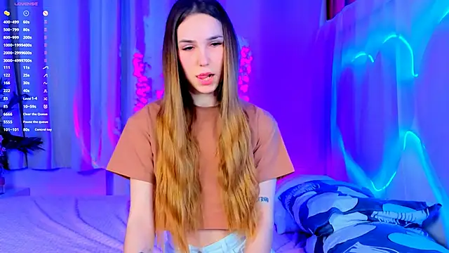 -CindyLou online show from September 25, 2025, 8:23 pm