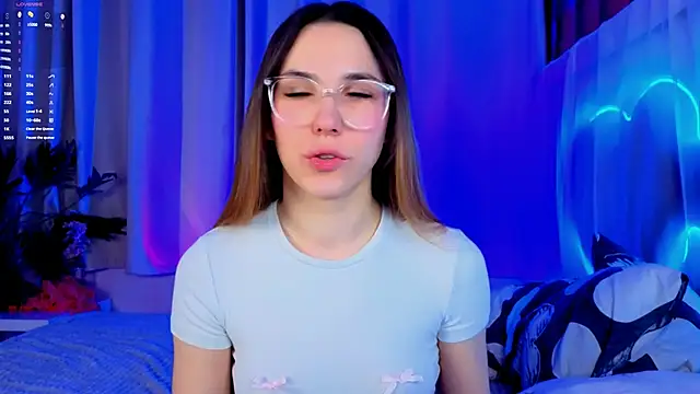 Snapshot of -CindyLou chatting on December 22, 2025, 5:26 am -CindyLou online show from December 22, 2025, 5:26 am