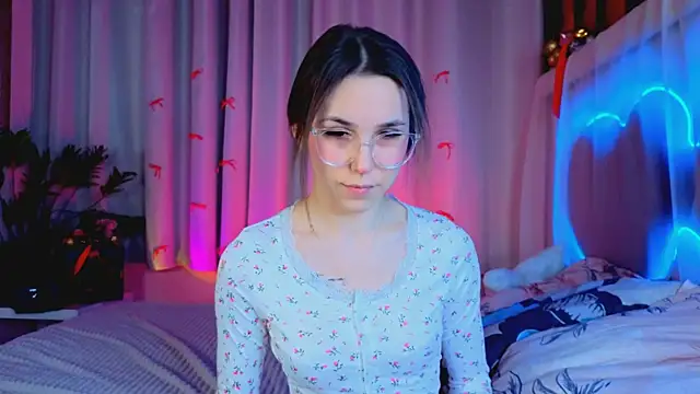 Snapshot of -CindyLou chatting on January 7, 2026, 5:32 am -CindyLou online show from January 7, 2026, 5:32 am