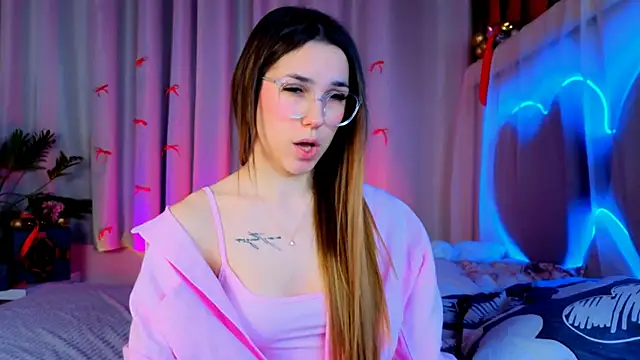 Snapshot of -CindyLou chatting on January 8, 2026, 5:21 am -CindyLou online show from January 8, 2026, 5:21 am