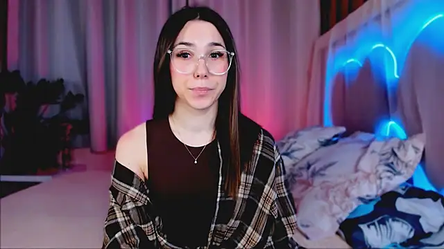 Snapshot of -CindyLou chatting on February 5, 2026, 5:23 am -CindyLou online show from February 5, 2026, 5:23 am