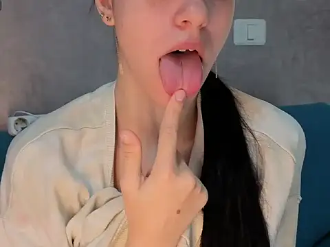 Pisypussy online show from October 21, 2025, 7:20 am