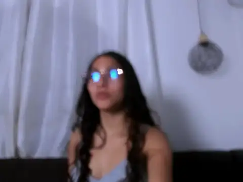 Snapshot of Akira_Hime chatting on December 16, 2025, 4:28 am Akira Hime online show from December 16, 2025, 4:28 am