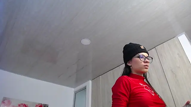 pinky f00x online show from September 18, 2025, 10:01 pm