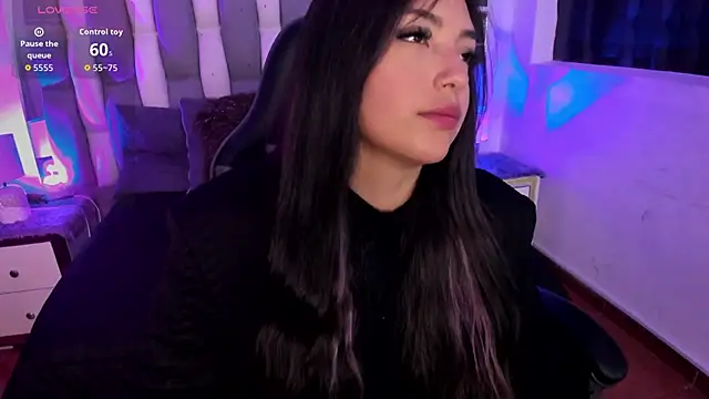 Snapshot of Adaara_Rey chatting on October 28, 2025, 7:27 pm Adaara Rey online show from October 28, 2025, 7:27 pm