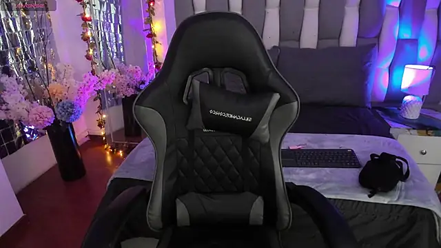 Snapshot of Adaara_Rey chatting on November 27, 2025, 8:22 pm Adaara Rey online show from November 27, 2025, 8:22 pm