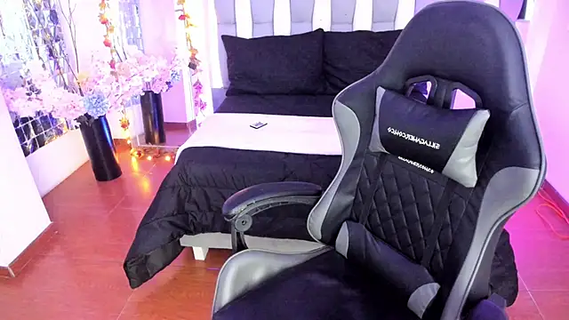 Snapshot of Adaara_Rey chatting on December 13, 2025, 7:53 pm Adaara Rey online show from December 13, 2025, 7:53 pm