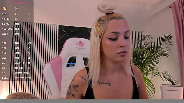 Snapshot of daisyblushh chatting on October 22, 2025, 4:07 pm daisyblushh online show from October 22, 2025, 4:07 pm