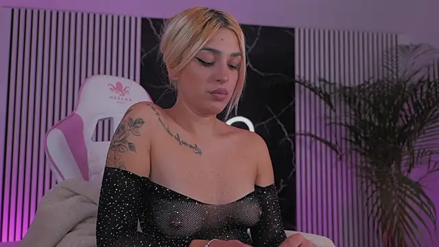 Snapshot of daisyblushh chatting on November 8, 2025, 7:34 pm daisyblushh online show from November 8, 2025, 7:34 pm