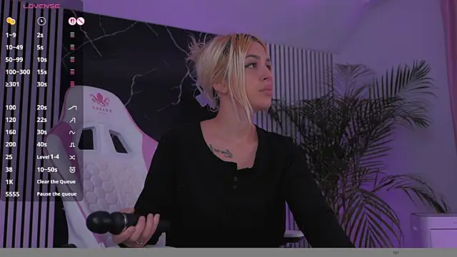 Snapshot of daisyblushh chatting on November 14, 2025, 5:33 pm daisyblushh online show from November 14, 2025, 5:33 pm