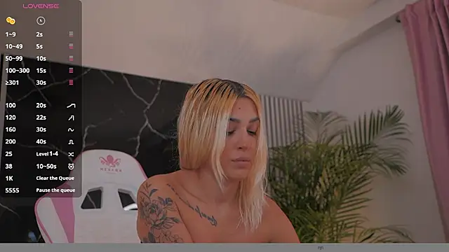 Snapshot of daisyblushh chatting on November 15, 2025, 5:09 pm daisyblushh online show from November 15, 2025, 5:09 pm