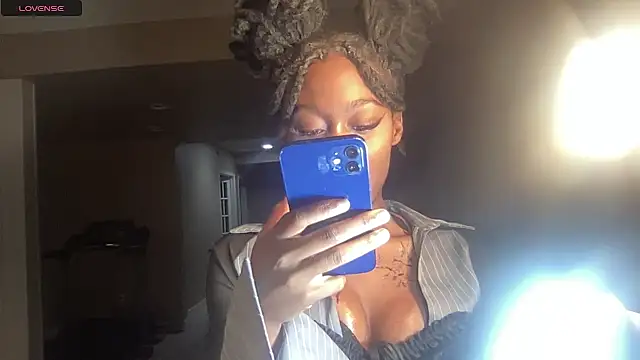 Snapshot of maskedgirl5005 chatting on September 28, 2025, 12:38 am maskedgirl5005 online show from September 28, 2025, 12:38 am