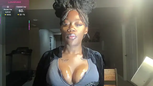 Snapshot of maskedgirl5005 chatting on October 2, 2025, 6:15 pm maskedgirl5005 online show from October 2, 2025, 6:15 pm