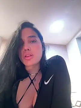 Snapshot of Bella__Wood chatting on March 15, 2026, 8:15 pm Bella Wood online show from March 15, 2026, 8:15 pm