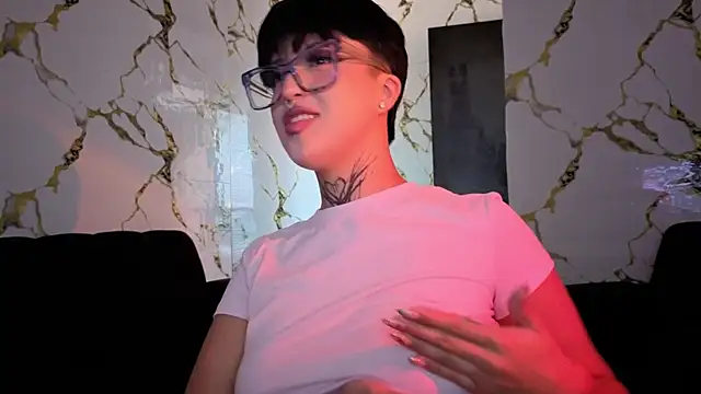 Snapshot of Rebeka-baker chatting on January 7, 2026, 1:57 pm Rebeka-baker online show from January 7, 2026, 1:57 pm