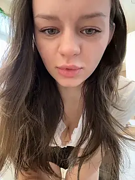 Snapshot of Cum_girlss chatting on March 4, 2026, 5:57 am Cum girlss online show from March 4, 2026, 5:57 am