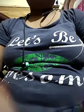 Cute Amiya online show from October 28, 2025, 4:42 pm