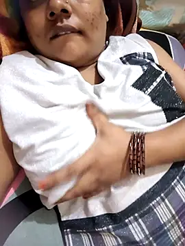 Cute Amiya online show from November 3, 2025, 2:57 am