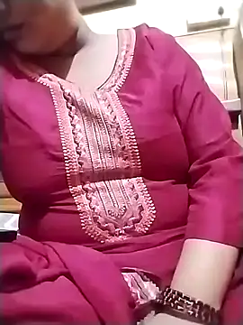 Cute Amiya online show from November 4, 2025, 7:29 am