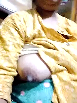 Cute Amiya online show from November 13, 2025, 9:47 pm