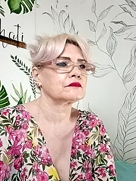 Snapshot of Catty_Lady chatting on July 12, 2026, 6:32 pm Catty Lady online show from July 12, 2026, 6:32 pm