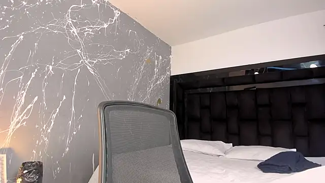 Snapshot of ZoeWestt chatting on October 20, 2025, 1:11 pm ZoeWestt online show from October 20, 2025, 1:11 pm