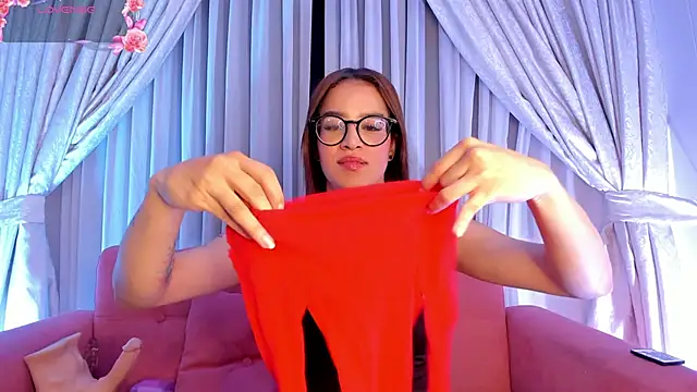 Snapshot of ZoeWestt chatting on December 16, 2025, 5:12 am ZoeWestt online show from December 16, 2025, 5:12 am