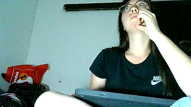 lareinalareinadelanal online show from October 23, 2025, 9:41 am