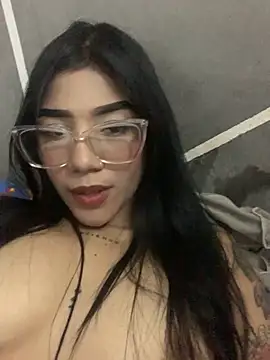 ElaRose 12 online show from November 6, 2025, 5:14 pm