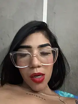 ElaRose 12 online show from April 3, 2026, 6:39 pm