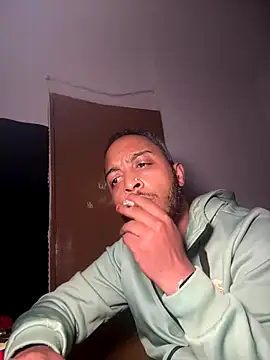 Snapshot of Minidemonkush chatting on December 21, 2025, 3:24 am Minidemonkush online show from December 21, 2025, 3:24 am