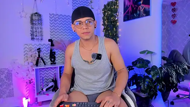 jhosepMoreno online show from April 20, 2026, 3:04 pm