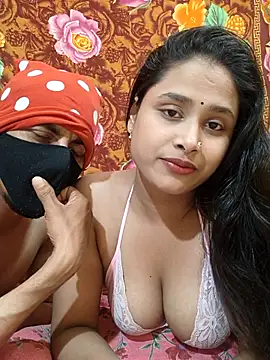 Seducing couple online show from February 11, 2026, 5:29 pm