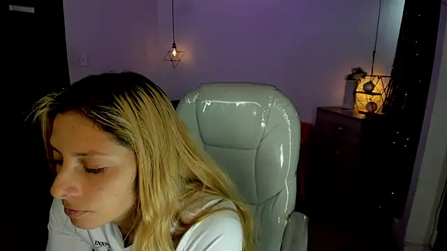 Snapshot of Jennaa_Cooper chatting on October 9, 2025, 8:07 pm Jennaa Cooper online show from October 9, 2025, 8:07 pm