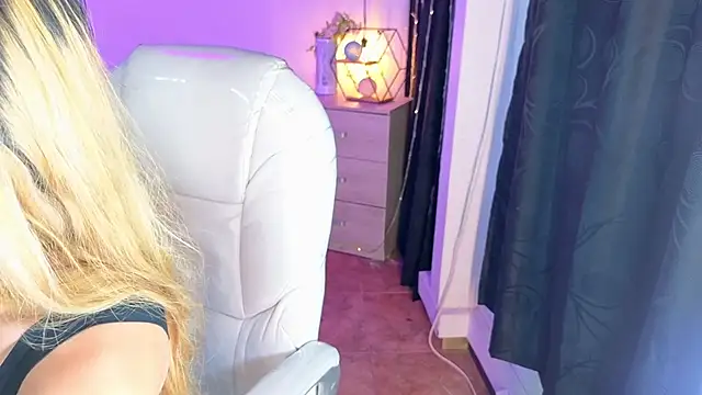 Snapshot of Jennaa_Cooper chatting on October 17, 2025, 7:16 pm Jennaa Cooper online show from October 17, 2025, 7:16 pm