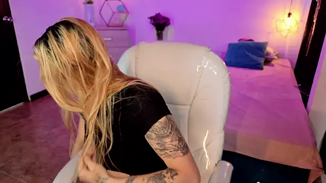 Snapshot of Jennaa_Cooper chatting on November 8, 2025, 5:45 pm Jennaa Cooper online show from November 8, 2025, 5:45 pm