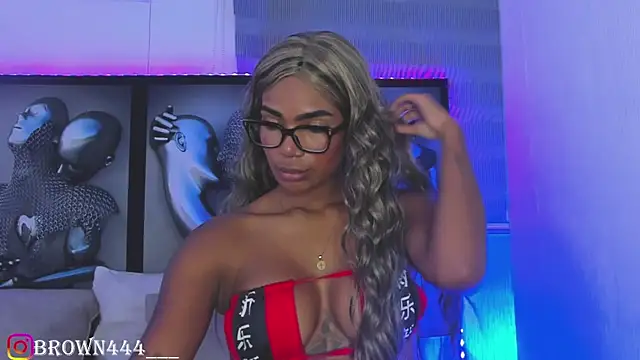  naomibrown  online show from May 15, 2026, 4:19 am